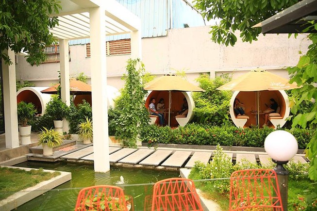 Ngồi trong ống cống uống cà phê ở Sài Gòn