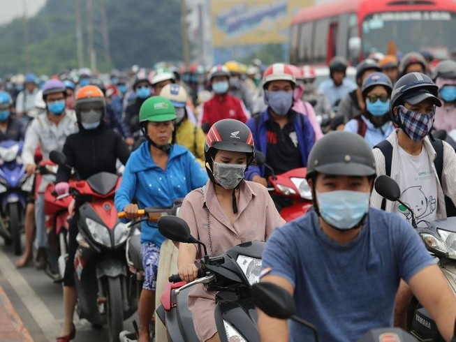 Kẹt xe kinh hoàng trên cầu Bình Triệu vì tai nạn giao thông