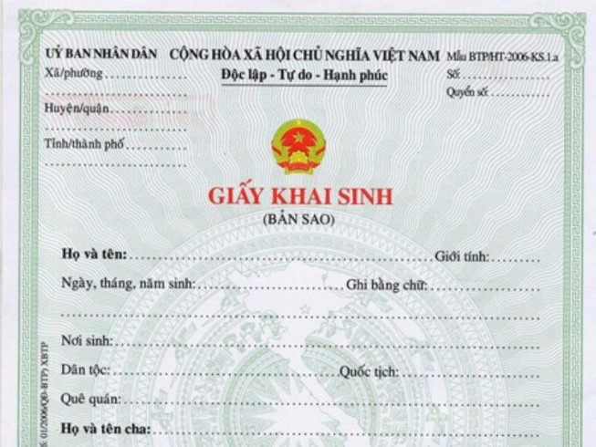 Cha mẹ có đăng ký kết hôn, con mang họ ai?