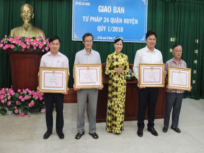 Chứng thực bản sao giảm mạnh, hộ tịch tăng
