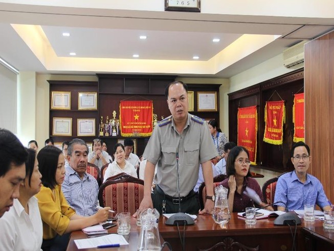Thừa phát lại muốn tiếp tục hay ngưng tống đạt văn bản?