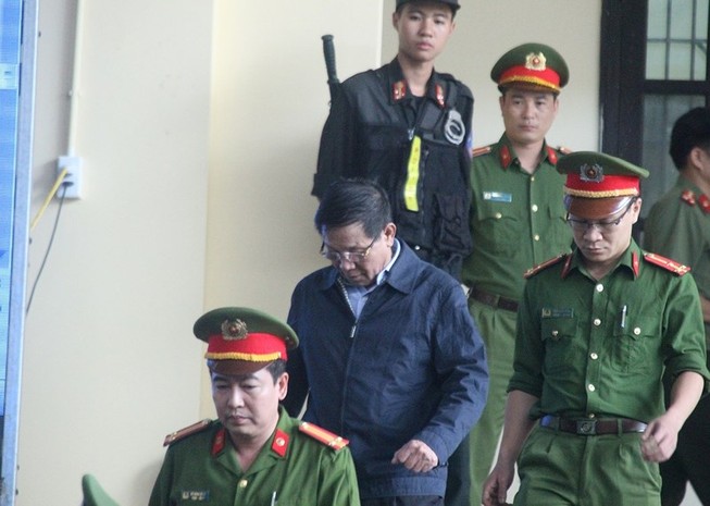 Luật sư nói về việc ông Vĩnh, ông Hóa không bị còng tay ở tòa