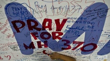 Bất ngờ tìm thấy cánh đuôi nghi của MH370