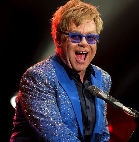 Danh ca Elton John bị tố quấy rối tình dục