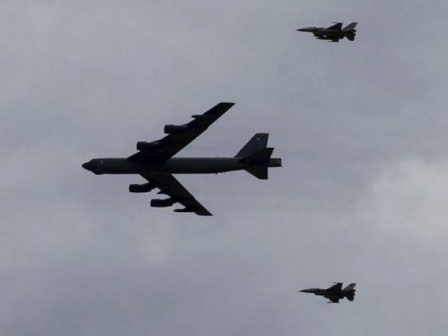 Lầu Năm Góc lên tiếng vụ Su-27 Nga giáp mặt B-52 Mỹ