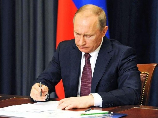 Ông Putin cho thôi chức tư lệnh không quân vũ trụ Nga
