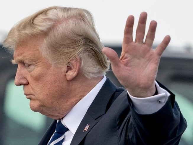 Ông Trump đang trong cảnh ‘tứ bề thọ địch’?
