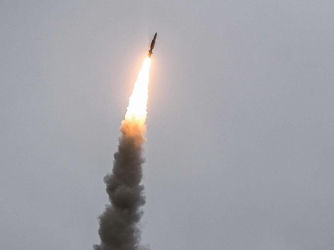Syria tìm thấy 2 tên lửa chưa nổ sau không kích của Mỹ