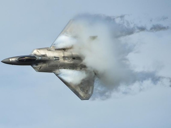 F-35 Mỹ và Su-57 Nga, tiêm kích nào ‘trên cơ’?