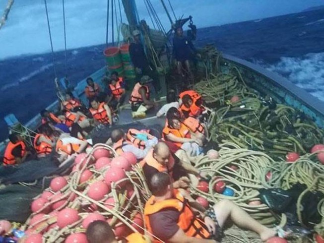 Một ngày bão tố ở Thái Lan: 3 tàu chìm, 138 hành khách gặp nạn