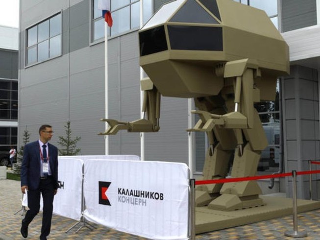Nga ra mắt vũ khí mới: Robot chiến đấu cao 4 m, đi bằng 2 chân