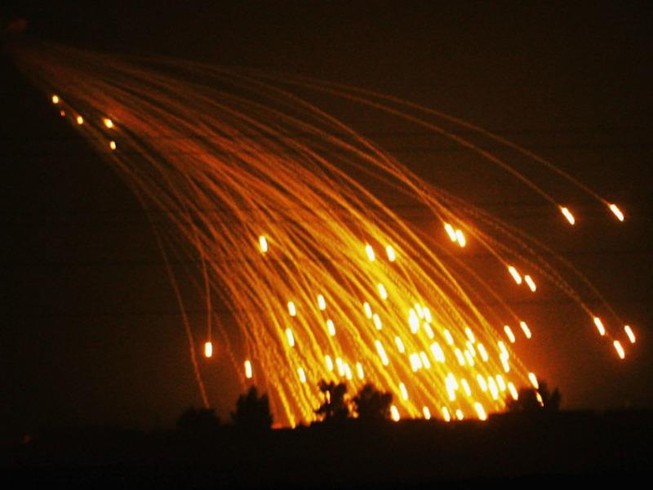 Nga tố Mỹ ném bom chứa phốt pho trắng xuống Syria, Mỹ phủ nhận
