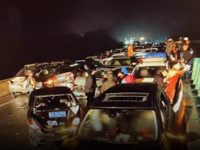 Trung Quốc: 100 xe đâm liên hoàn, 52 người thương vong