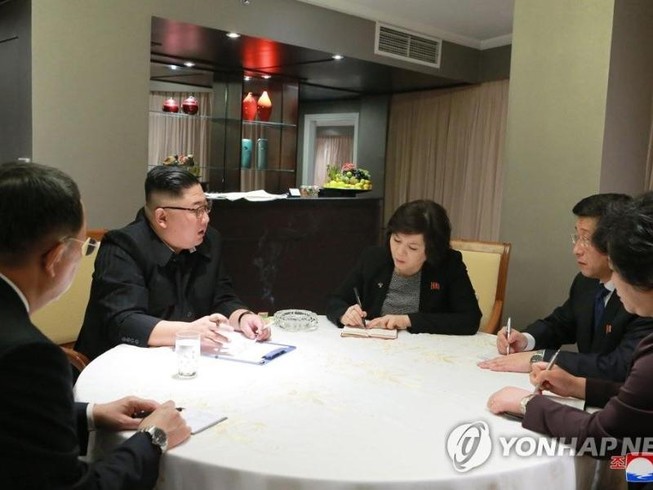 Ông Kim Jong-un họp chiến lược khi vừa đến Hà Nội