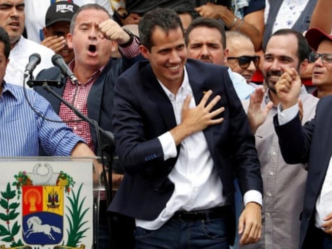 Tổng thống tự xưng Venezuela về nước, đối mặt nguy cơ bị bắt