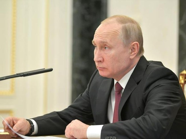 Ông Putin nói gì về đề xuất cấp hộ chiếu của ông Zelenskiy?