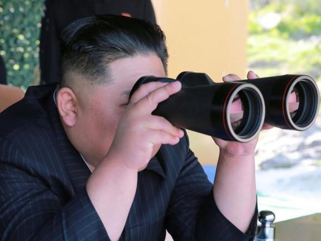 Ông Kim Jong-un lệnh diễn tập tấn công tầm xa
