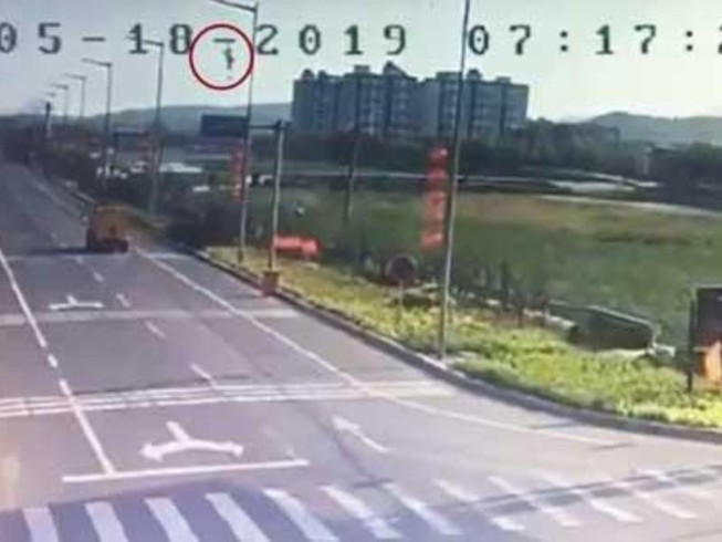 Video: Tiêm kích JH-7 Trung Quốc cắm đầu xuống đất phát nổ
