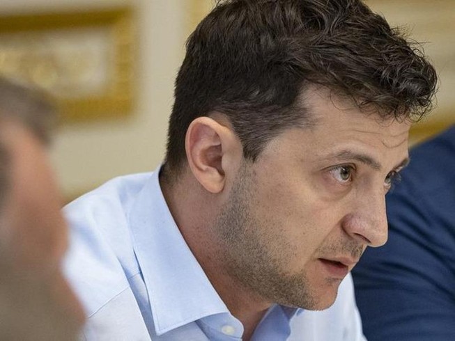 Ông Zelenskiy vừa nhậm chức đã bị đề nghị từ chức