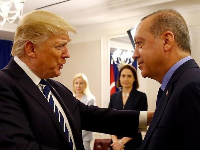 Ông Trump cân nhắc 3 gói trừng phạt áp vào Thổ Nhĩ Kỳ vì S-400
