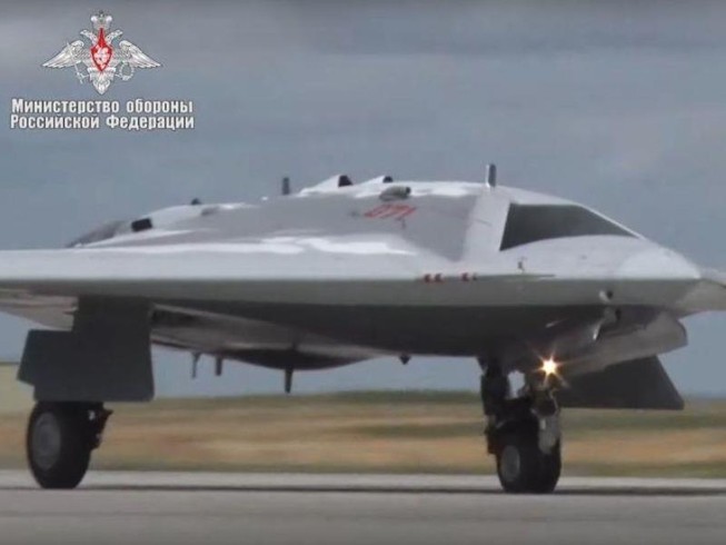 Nga tung video chuyến bay đầu tiên của UAV tàng hình bí mật