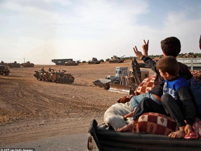 Bắt tay người Kurd và thỏa thuận 'cho không' chính phủ Syria