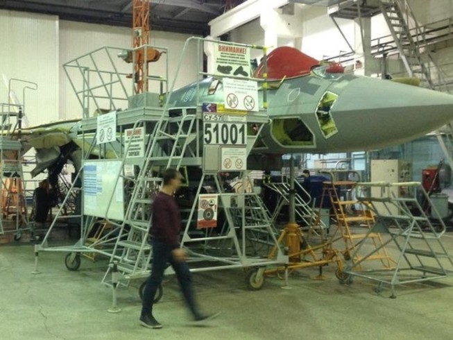 Nga công bố video lắp ráp siêu tiêm kích Su-57
