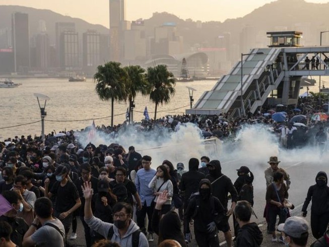 Trung Quốc trả đũa Mỹ vì đạo luật Hong Kong