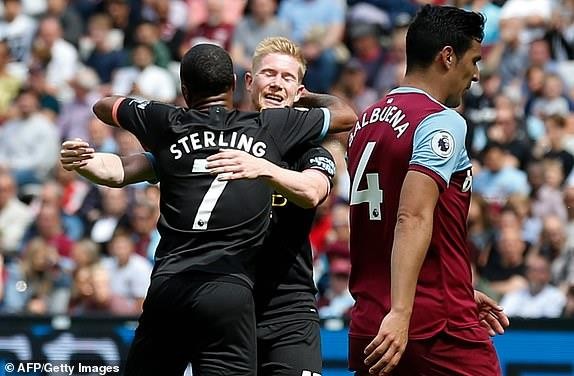 Sterling lập hat trick, Man. City thắng tưng bừng West Ham