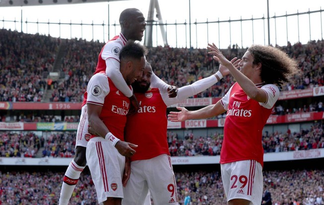 Hàng công tỏa sáng, Arsenal thắng khó Burnley trên sân nhà