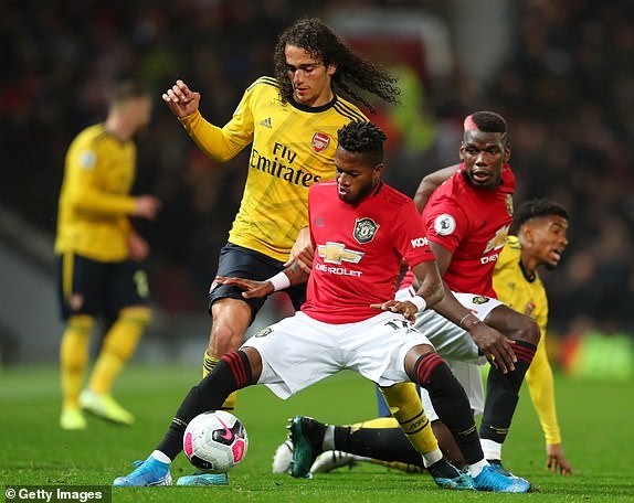 Hậu vệ mắc sai lầm, MU bị Arsenal cầm chân tại Old Trafford