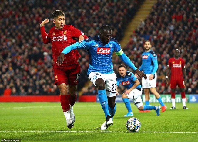 Liverpool chia điểm tại Anfield, cục diện bảng E căng thẳng