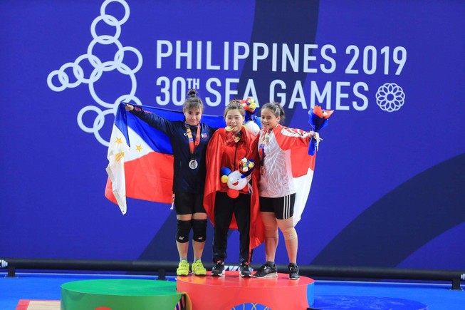 Cử tạ Việt Nam vượt chỉ tiêu sau 3 ngày thi đấu SEA Games