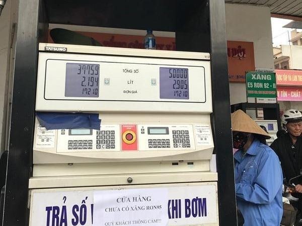 'Thông báo hết xăng A95 do nhân viên tự làm, tôi không biết'