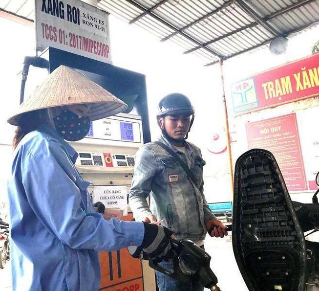 Đề xuất bỏ giá cơ sở xăng dầu, dân sẽ hưởng lợi?