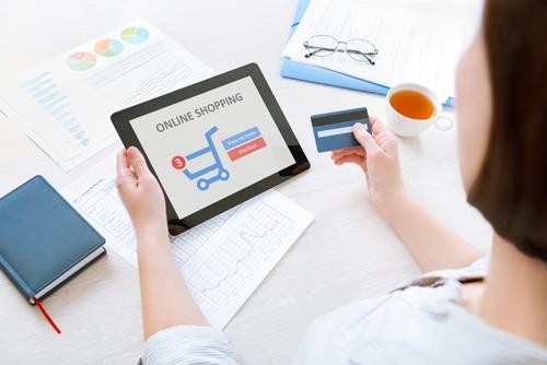 Thứ trưởng: 'Tại sao không đánh sập website bán hàng giả?'