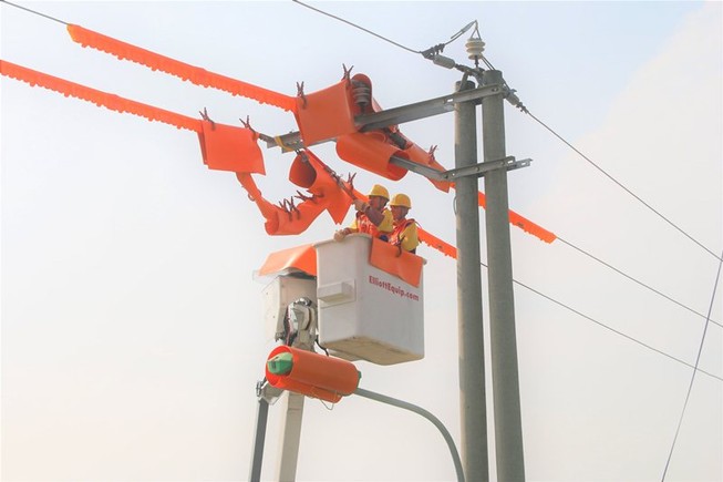 Ngành điện khuyến cáo người dân ứng phó bão số 5