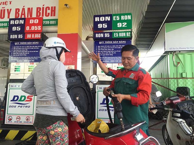 Giá xăng dầu đồng loạt giảm ngày cuối tháng
