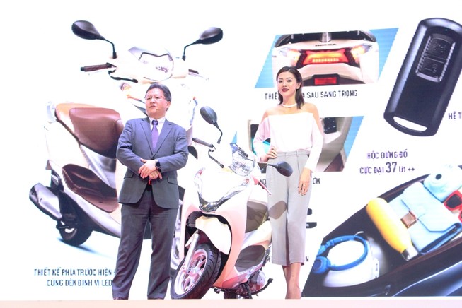 Honda LEAD 125cc mới trang bị chìa khóa thông minh