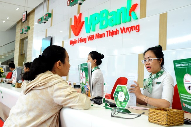 Cổ phiếu VPBank lên sàn: lượng mua gấp bốn lần bán