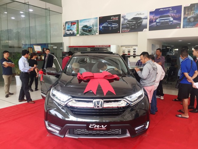 Ngắm, chạm và đặt cọc mua CR-V 7 chỗ ở Honda Cộng Hòa