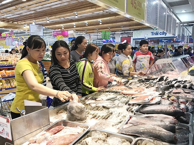 Xuyên đêm mua sắm tết cùng Co.opmart