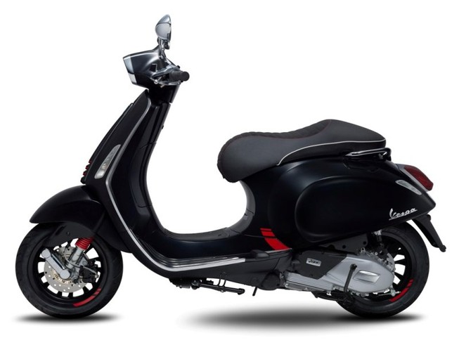 Vespa Sprint Carbon 2018, phiên bản màu đen cá tính