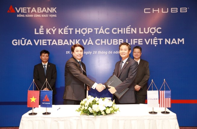 Chubb Life Việt Nam và VietABank hợp tác phân phối bảo hiểm