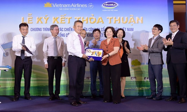 Vietnam Airlines và Vinamilk ký hợp tác chiến lược