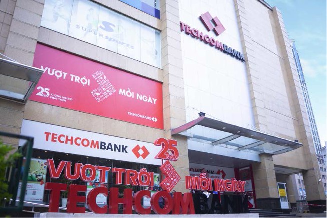 Techcombank chơi lớn: Miễn phí giao dịch trực tuyến F@st Ebank