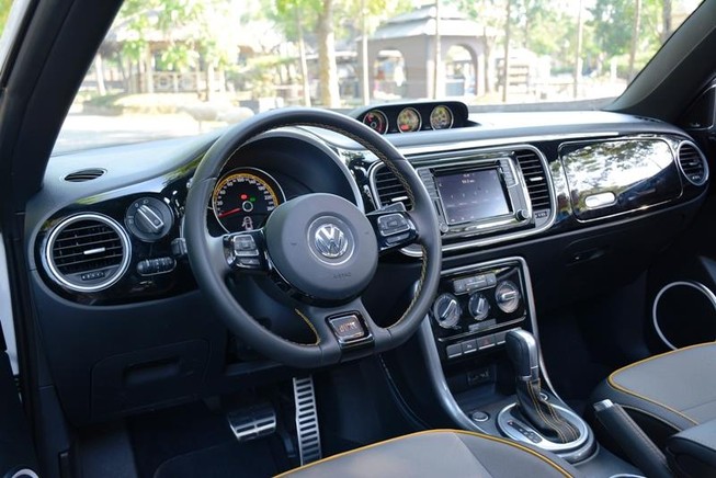 Mua Volkswagen Beetle Dune, tặng tiệc tối 5 sao thời thượng