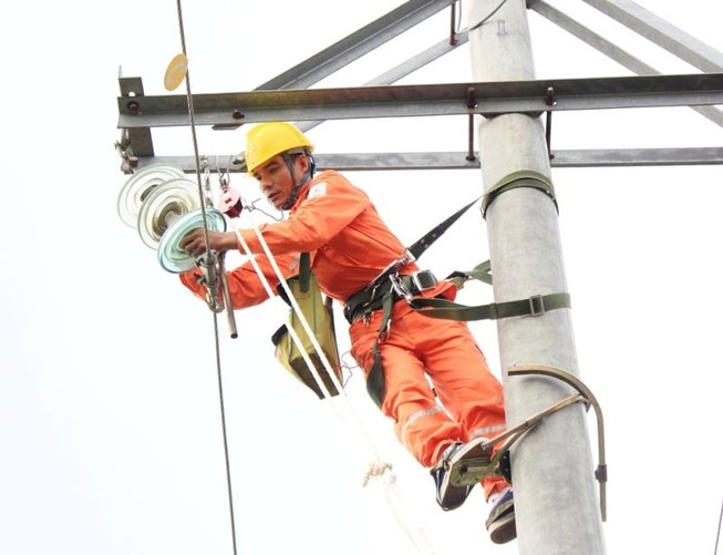 EVNNPC: Đảm bảo cấp điện ổn định dịp lễ 30-4 và 1-5
