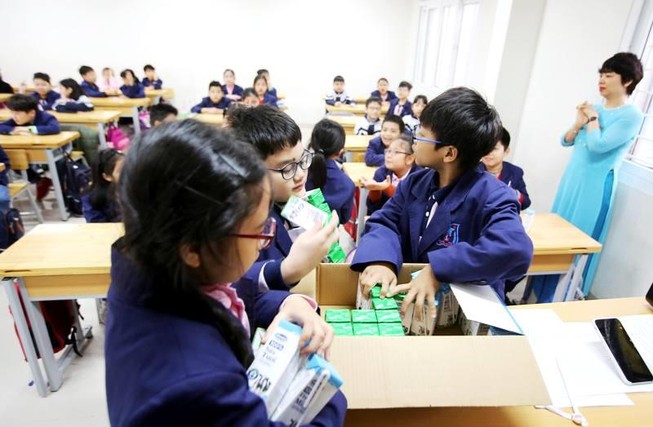 Phụ huynh Hà Nội “ngất ngây” với sữa học đường