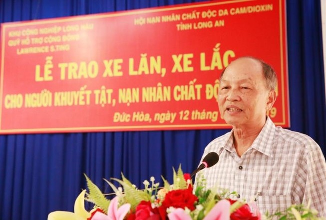 Trao tặng 157 chiếc xe lăn, xe lắc cho người khuyết tật